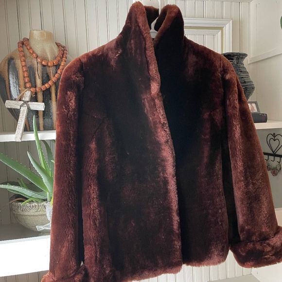 VINTAGE DE MAR'S CICERO,ILL BROWN FAUX FUR SHORT COAT - Picture 2 of 8
